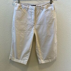 a.n.a Woman’s Cream Bermuda Shorts Size 8